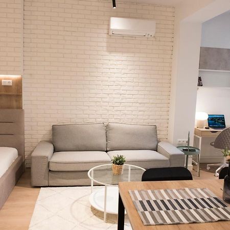 Top Center Designer Studio Apartment 소피아 외부 사진