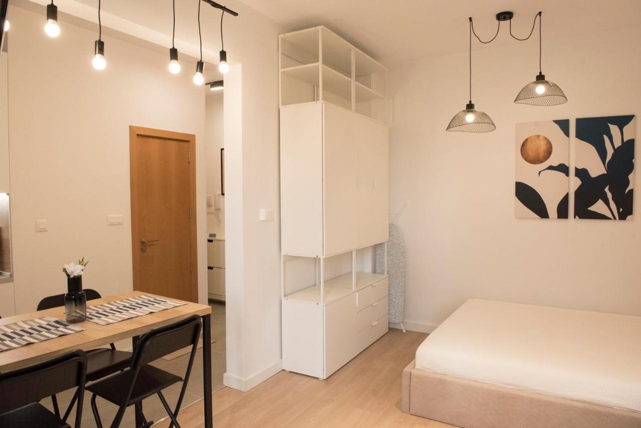 Top Center Designer Studio Apartment 소피아 외부 사진