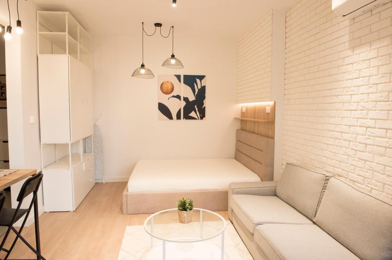 Top Center Designer Studio Apartment 소피아 외부 사진