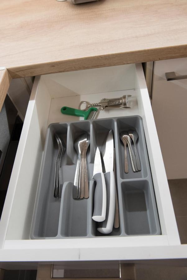 Top Center Designer Studio Apartment 소피아 외부 사진