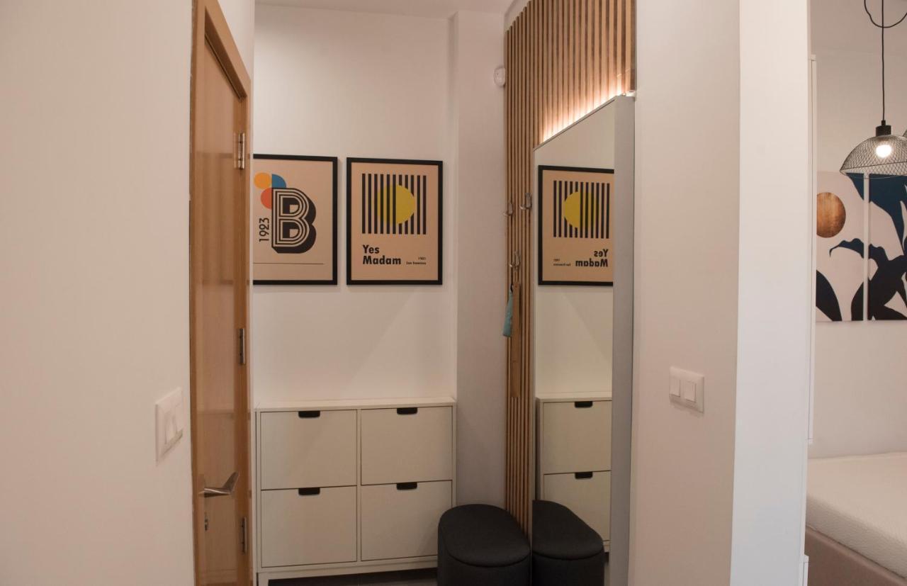 Top Center Designer Studio Apartment 소피아 외부 사진